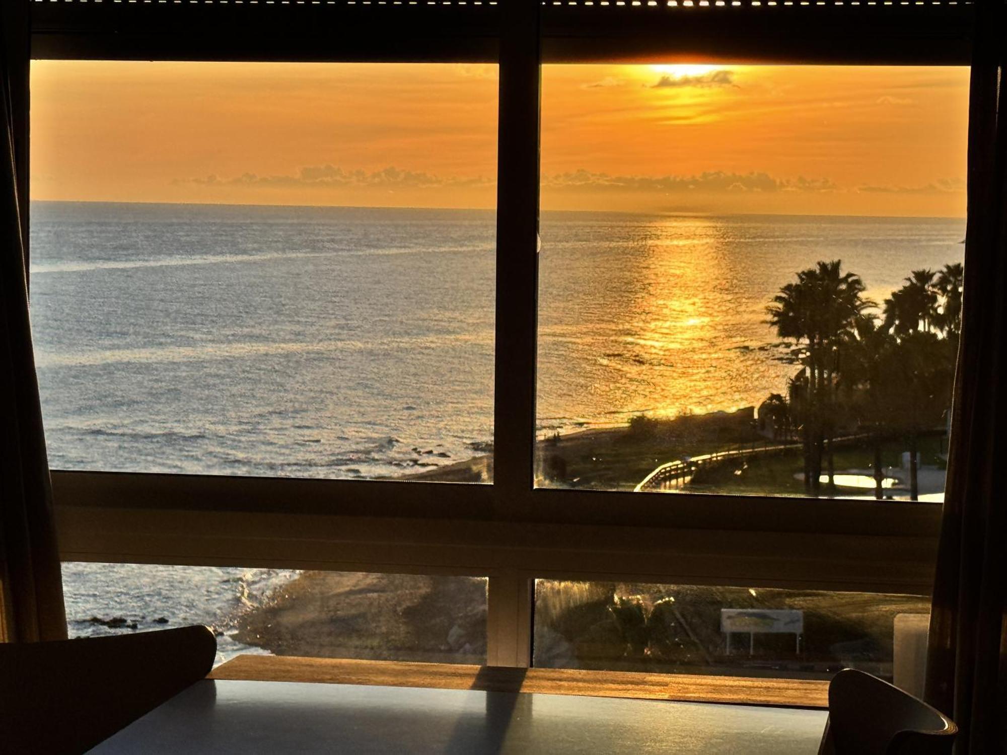Beachfront Studio ,The View Calahonda, Panoramic Sea Views Ситио-де-Калаонда Экстерьер фото